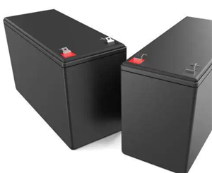 Quais são os perigos de misturar baterias UPS velhas e novas?